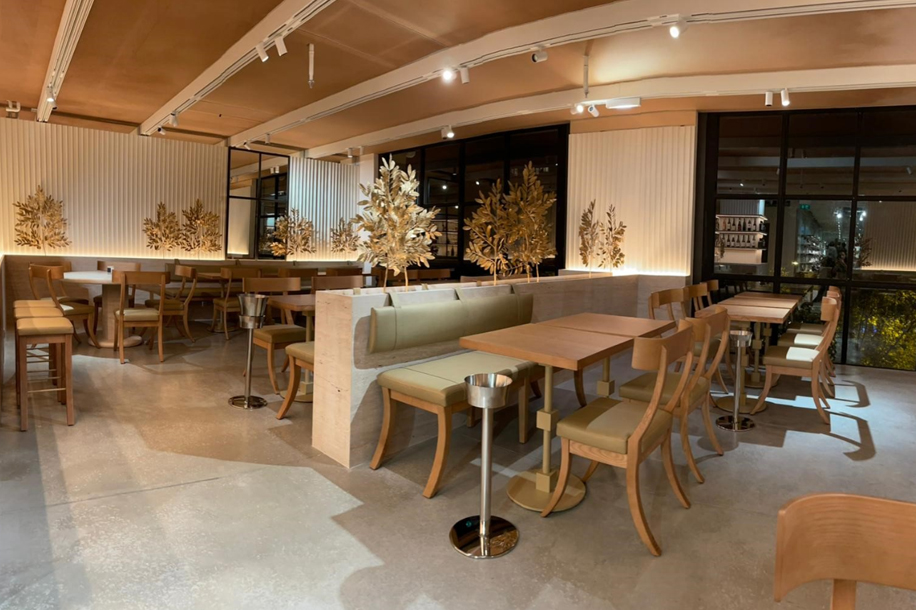 Sur les Champs Élysées, un menu entier dédié à la volaille grecque